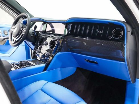 Used 2025 Rolls-Royce Cullinan Black Badge AWD/4WD image 28