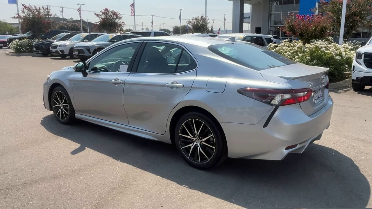 Used 2023 Toyota Camry SE FWD image 5