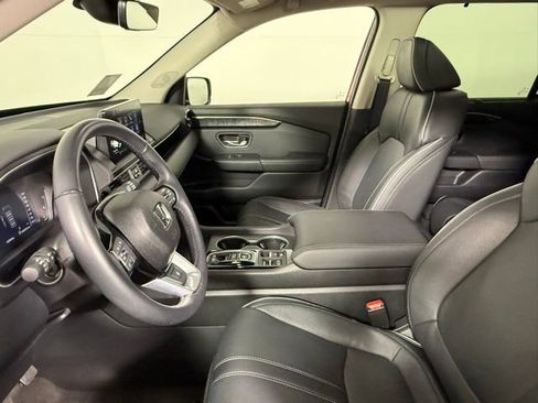 Used 2025 Honda Pilot Elite image 29