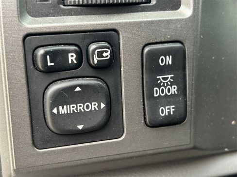 Used 2015 Toyota Sequoia Platinum image 35