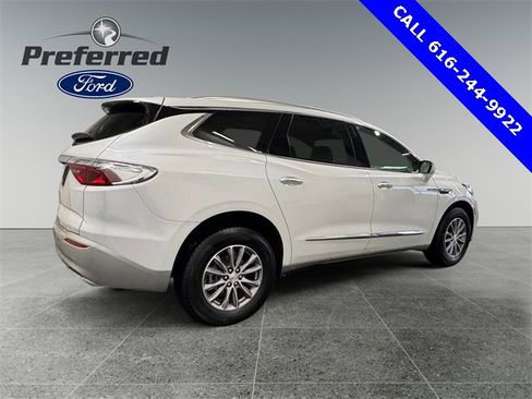 Used 2022 Buick Enclave Essence image 3