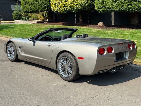 Used 1998 Chevrolet Corvette w/ Memory Pkg image 9