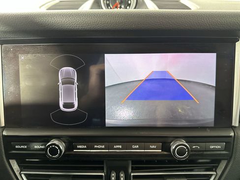 Used 2020 Porsche Macan image 21