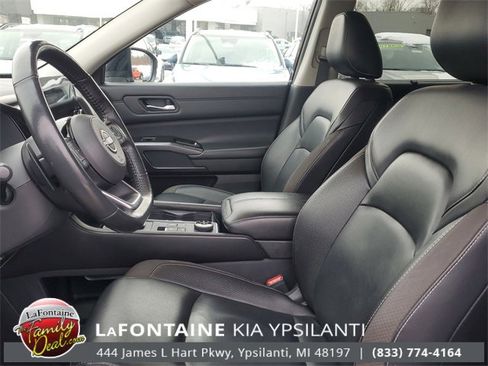 Used 2023 Nissan Pathfinder SL image 9