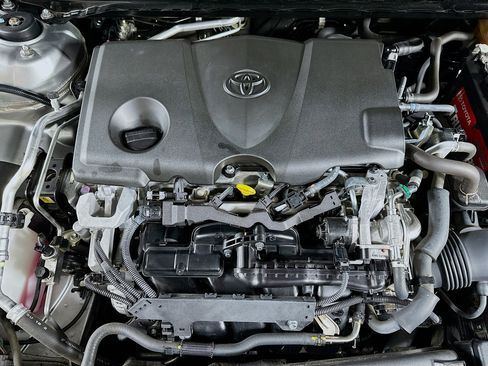 Used 2018 Toyota Camry LE w/ Moonroof Package FWD image 32