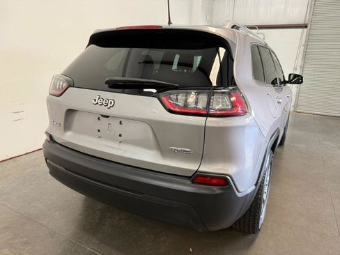Used 2019 Jeep Cherokee Latitude Plus w/ Cold Weather Group AWD/4WD image 8