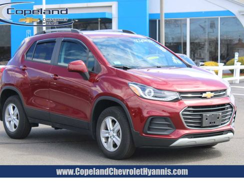 Used 2022 Chevrolet Trax LT w/ LT Convenience Package AWD/4WD image 1