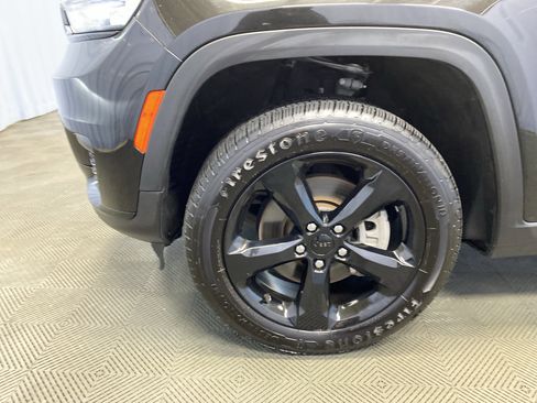 Used 2023 Jeep Grand Cherokee L Laredo image 47