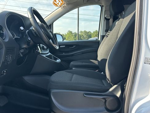 Used 2022 Mercedes-Benz Metris image 9