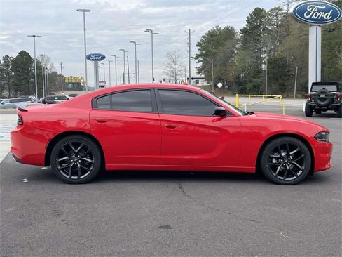 Used 2022 Dodge Charger SXT w/ Blacktop Package image 3