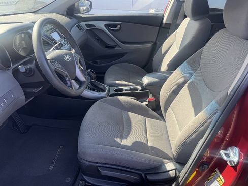 Used 2016 Hyundai Elantra SE w/ Option Group 02 FWD image 9