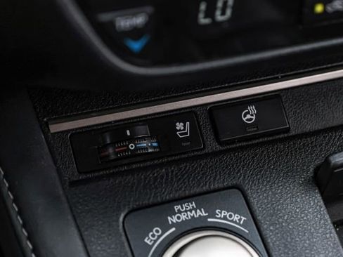 Used 2016 Lexus ES 300h image 35