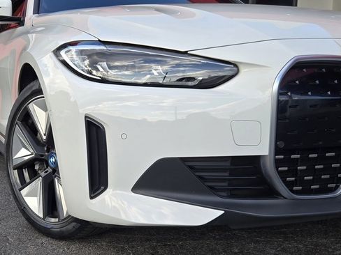Used 2023 BMW i4 eDrive35 w/ Premium Package image 11