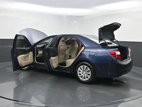 Used 2014 Toyota Camry LE FWD image 32