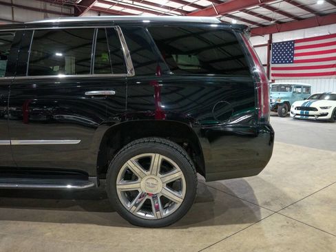 Used 2017 Cadillac Escalade Luxury AWD/4WD image 5