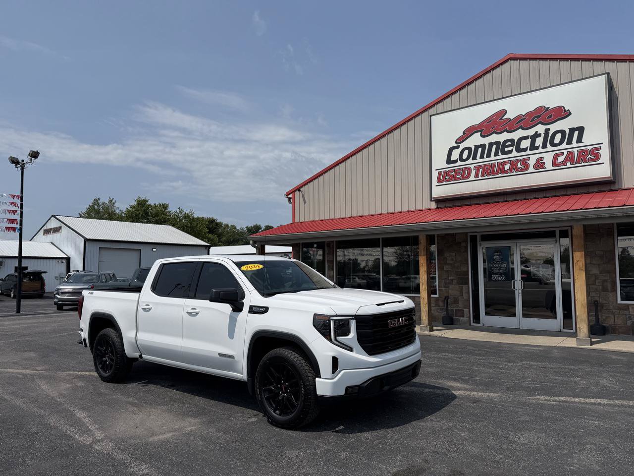 Used 2024 GMC Sierra 1500 Elevation w/ X31 Off-Road Package AWD/4WD image 2