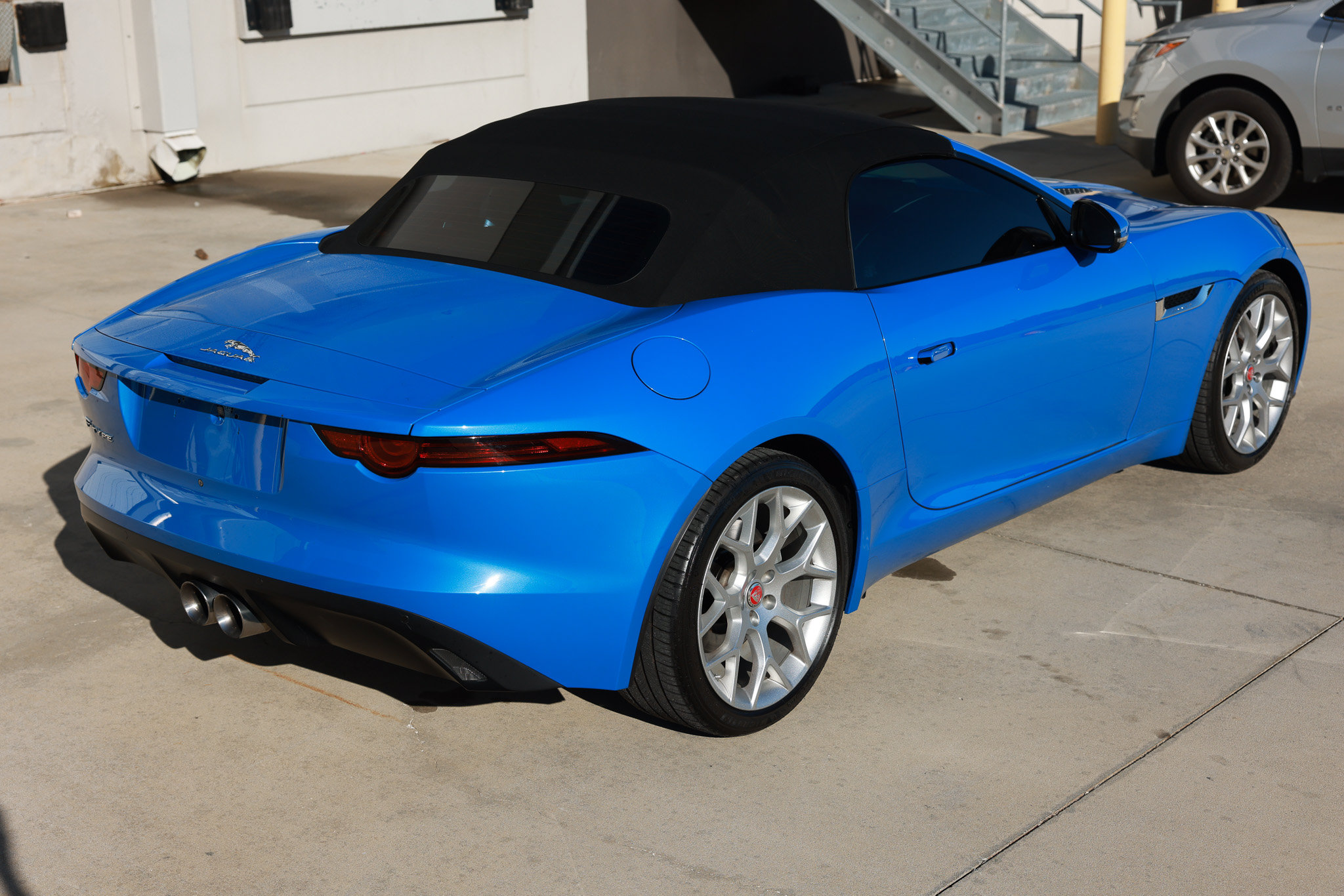 Used 2018 Jaguar F-TYPE Convertible RWD image 15