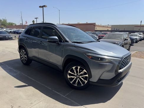 Used 2023 Toyota Corolla Cross XLE image 6
