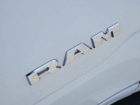 Used 2024 RAM 1500 Laramie AWD/4WD image 12