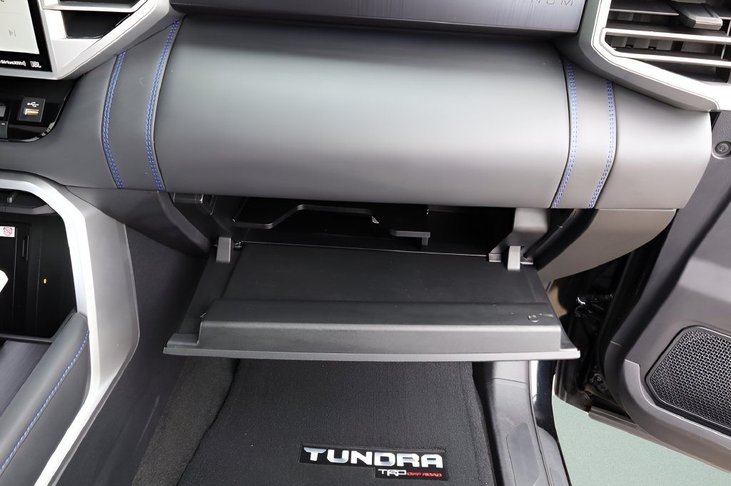 Used 2024 Toyota Tundra Platinum AWD/4WD image 41