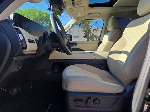 Used 2025 Nissan Armada Platinum RWD image 16