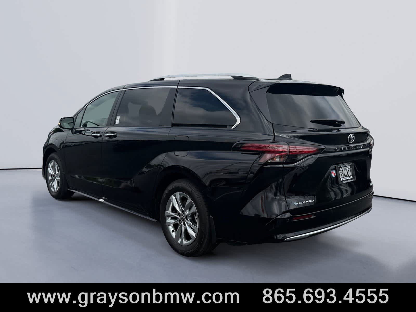 Used 2026 Toyota Sienna Limited AWD/4WD image 5