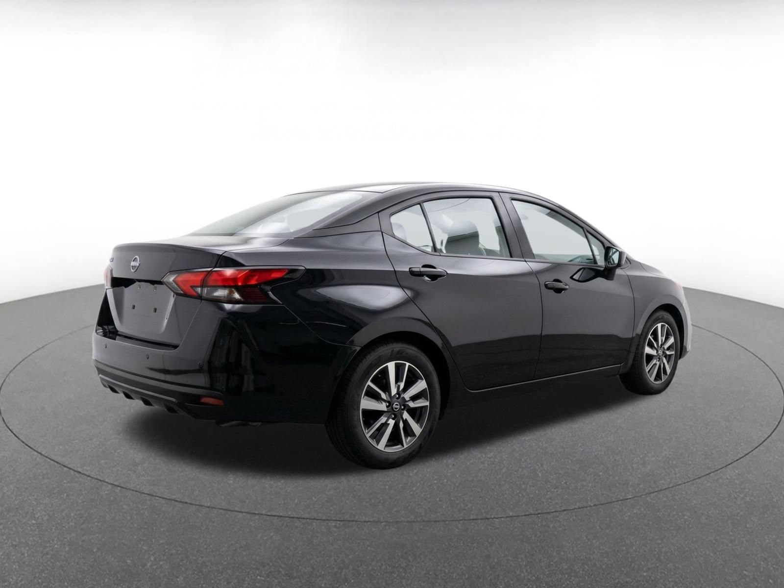 Used 2025 Nissan Versa SV FWD image 8
