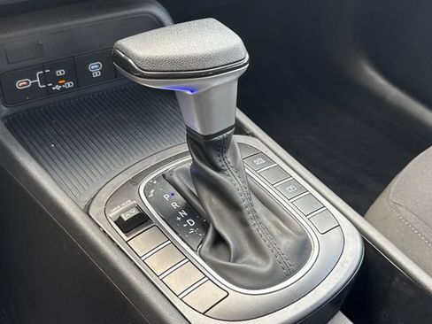 Used 2025 Hyundai Kona SE FWD image 15