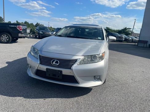 Used 2013 Lexus ES 300h w/ Luxury Pkg FWD image 4