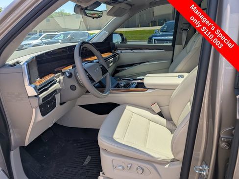 Used 2025 Cadillac Escalade Sport Platinum w/ LPO, Floor Liner Package AWD/4WD image 12