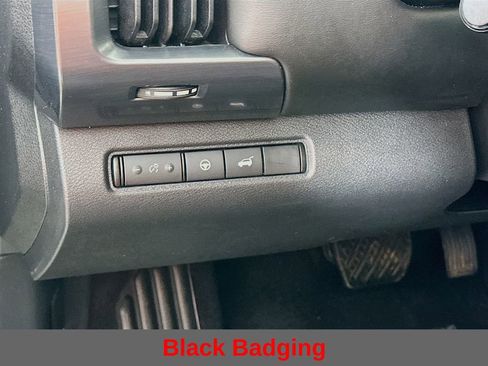 Used 2022 Nissan Pathfinder SL w/ SL Black Package image 16