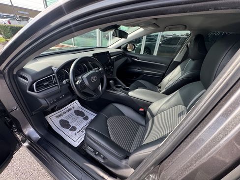 Used 2023 Toyota Camry SE FWD image 7