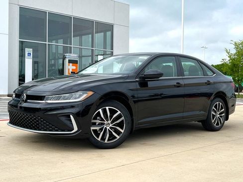 New 2025 Volkswagen Jetta SE image 1