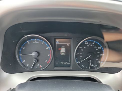 Used 2018 Toyota RAV4 LE image 17