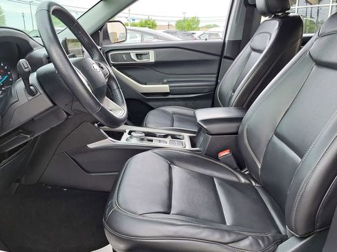 Used 2023 Ford Explorer XLT w/ Equipment Group 202A image 12