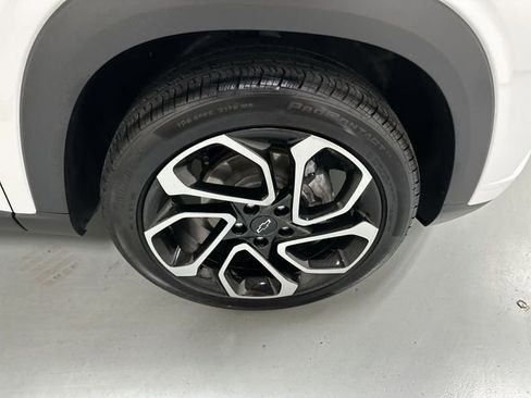 Used 2024 Chevrolet Trax RS w/ Sunroof Package image 19