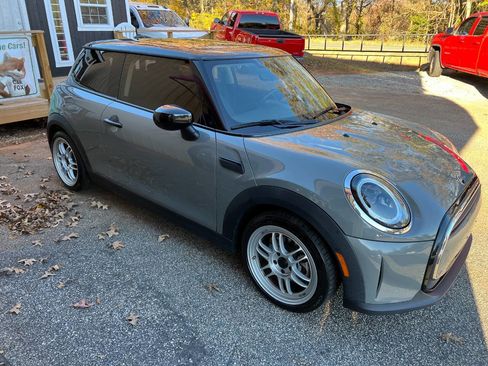 Used 2022 MINI Cooper 2-Door Hardtop image 4