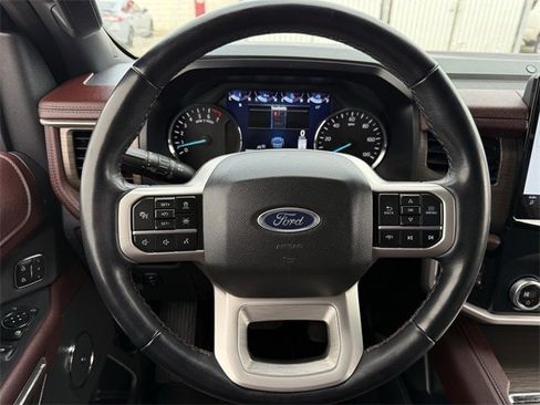 Used 2024 Ford Expedition Limited image 13