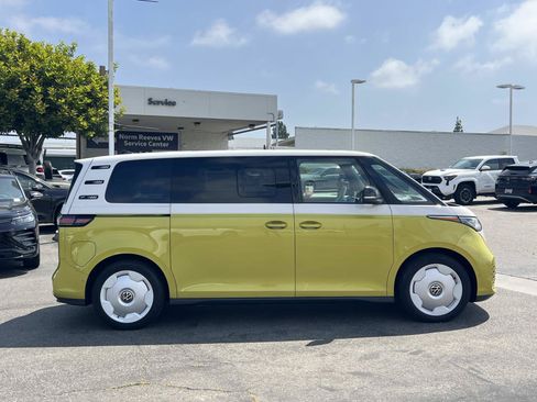 New 2025 Volkswagen ID. Buzz 1st Edition AWD/4WD image 28