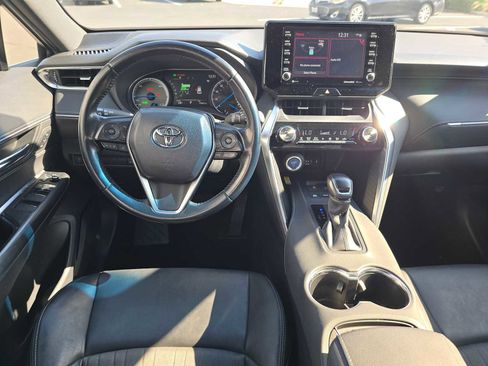 Used 2021 Toyota Venza XLE image 20