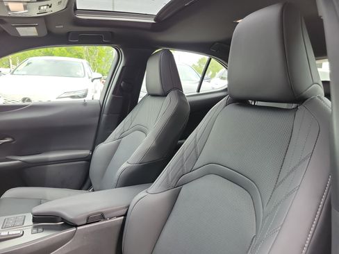 Used 2025 Lexus UX 300h FWD image 21