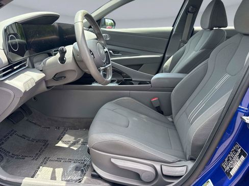 Used 2024 Hyundai Elantra SEL w/ Convenience Package FWD image 19