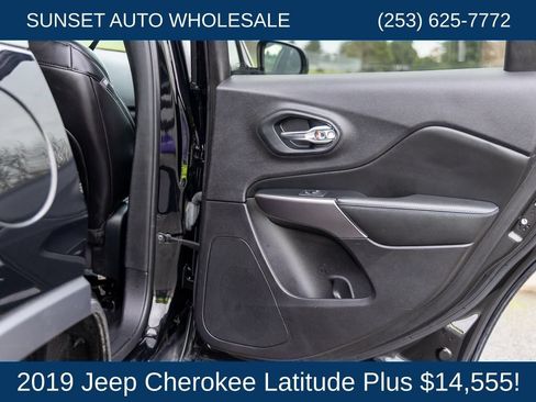 Used 2019 Jeep Cherokee Latitude Plus AWD/4WD image 73