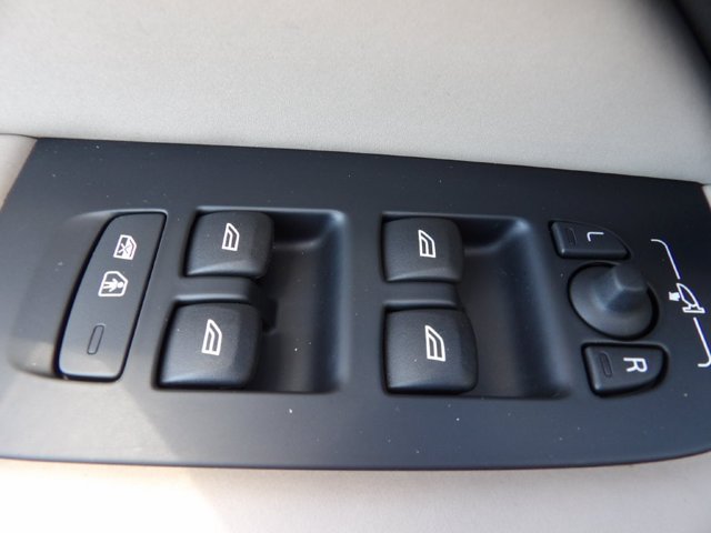 Certified 2026 Volvo XC60 B5 Plus AWD/4WD image 15