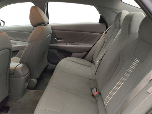 Used 2025 Hyundai Elantra Sport FWD image 18