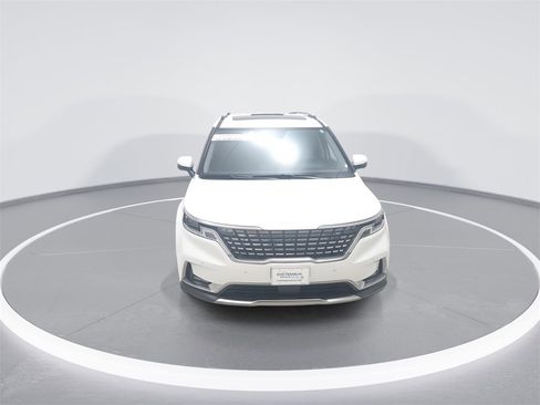 Used 2024 Kia Carnival SX Prestige image 2
