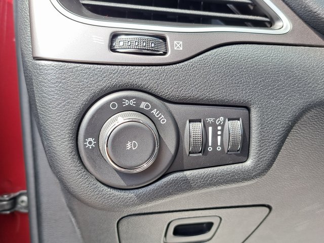 Used 2020 Jeep Cherokee Latitude Plus AWD/4WD image 12