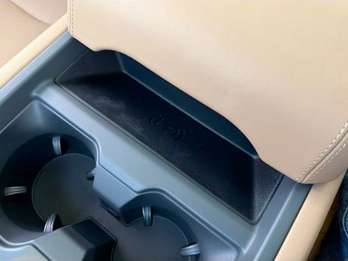 New 2026 Land Rover Defender 110 X-Dynamic SE image 30