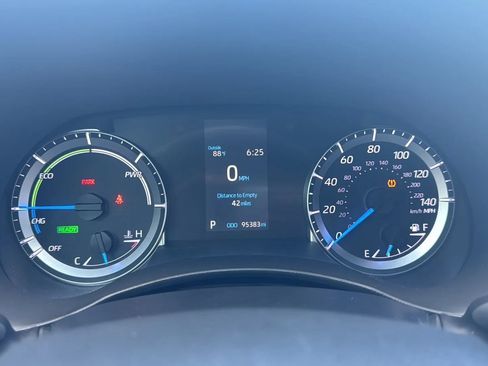Used 2022 Toyota Highlander LE FWD image 19