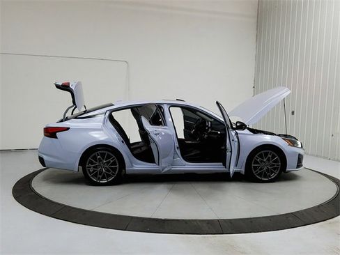 Used 2024 Nissan Altima 2.0 SR image 16